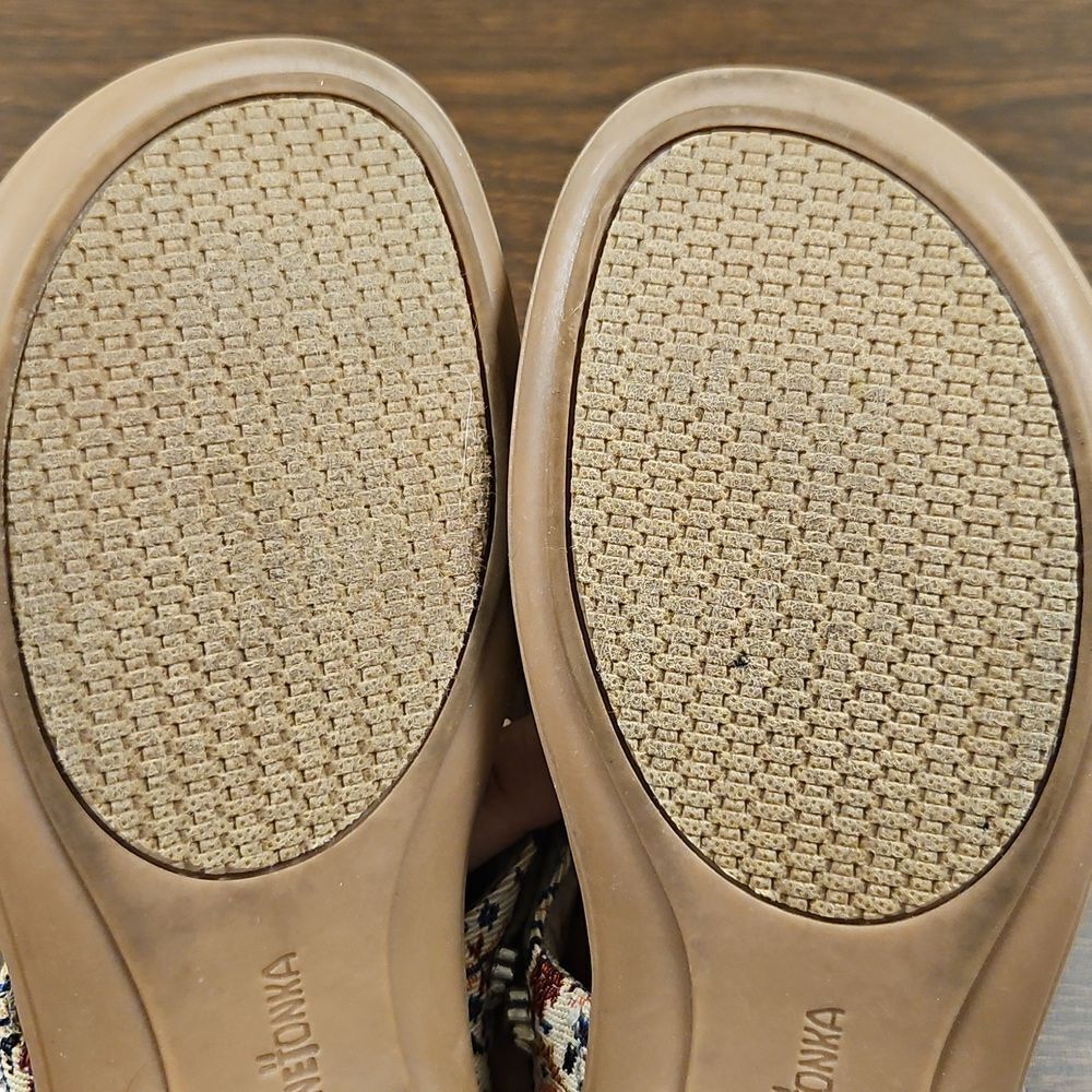 Minnetonka Embroidered Thong Sandals – Size 10 - Picture 8 of 8